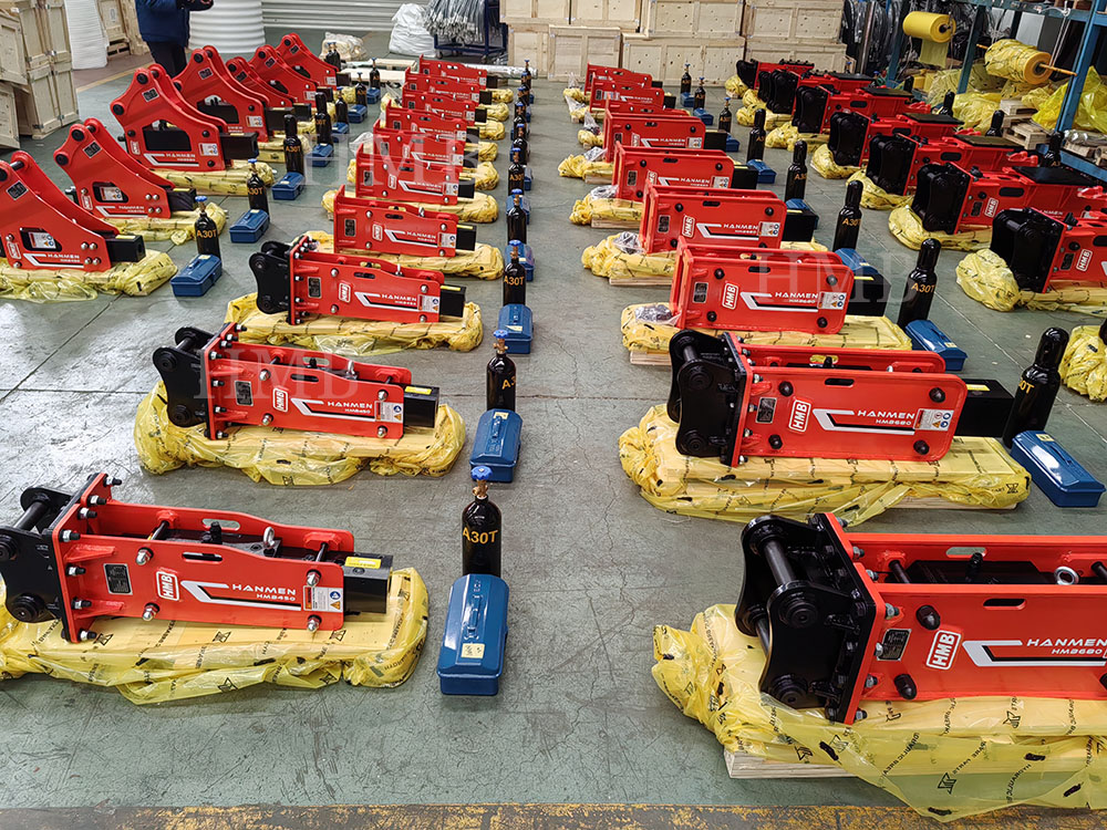 A Commitment to Supplying Hydraulic Breaker Hammers3